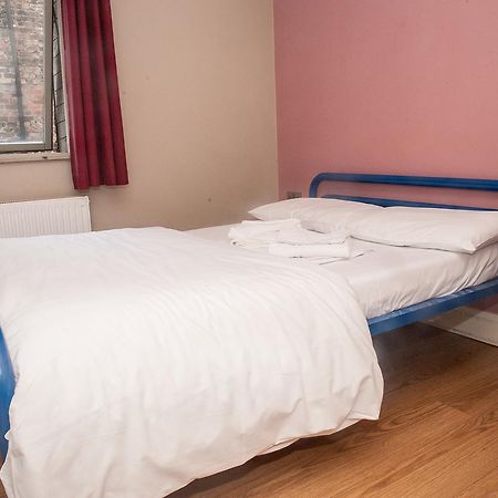 Isaacs Hostel Дублин Экстерьер фото