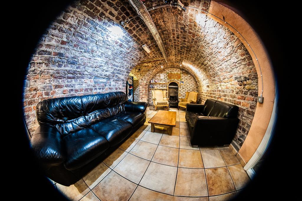 Isaacs Hostel Дублин Экстерьер фото