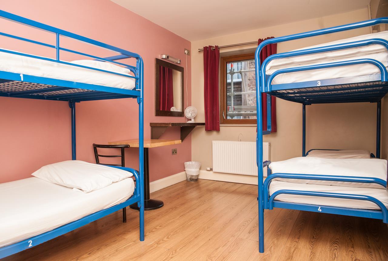 Isaacs Hostel Дублин Экстерьер фото