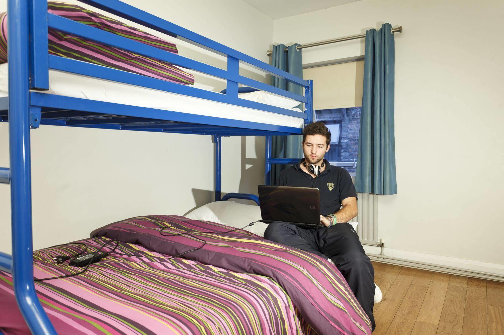 Isaacs Hostel Дублин Экстерьер фото