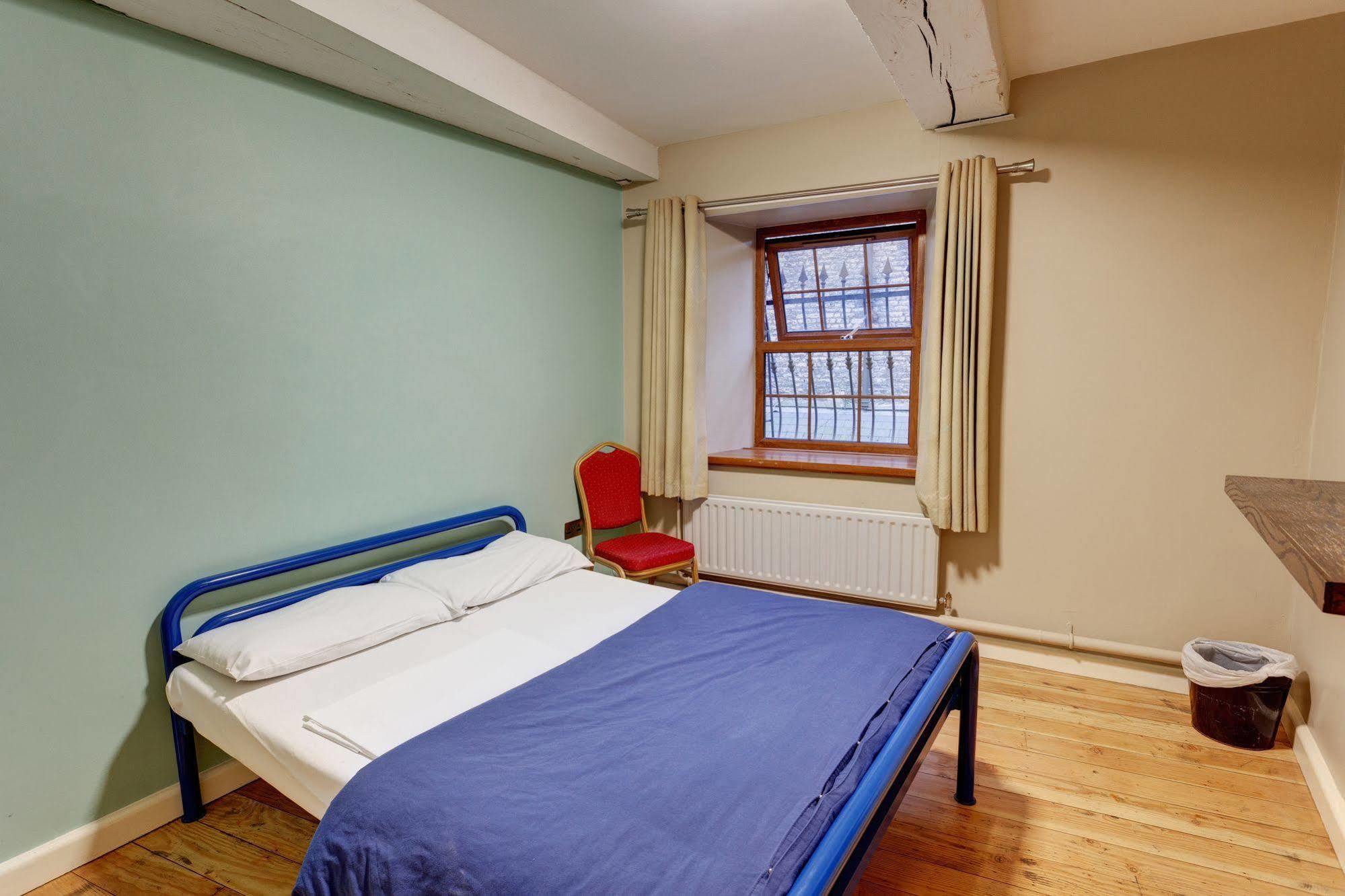 Isaacs Hostel Дублин Экстерьер фото