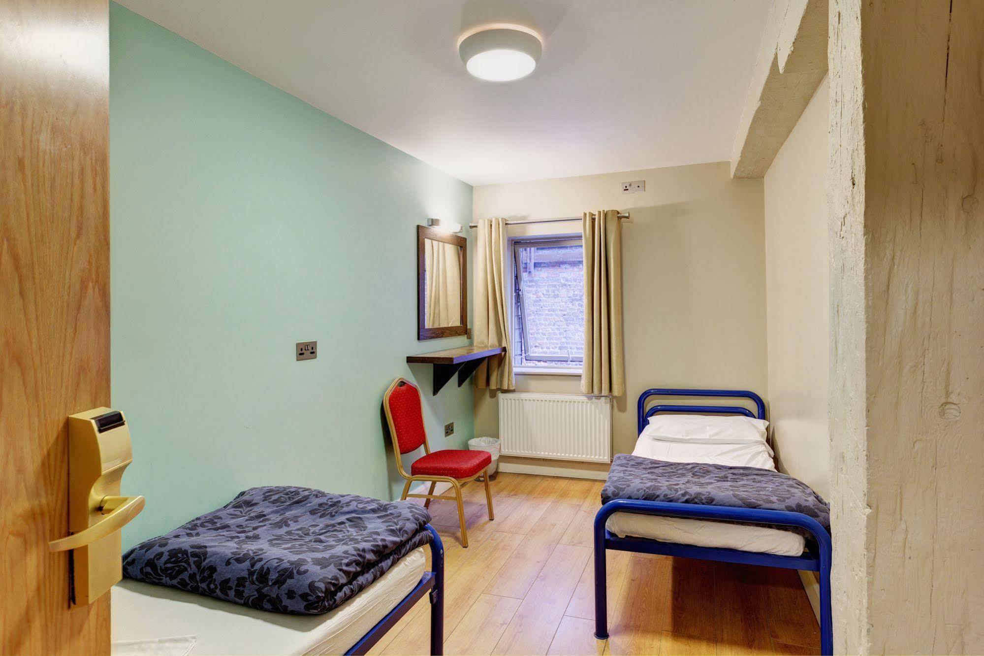 Isaacs Hostel Дублин Экстерьер фото