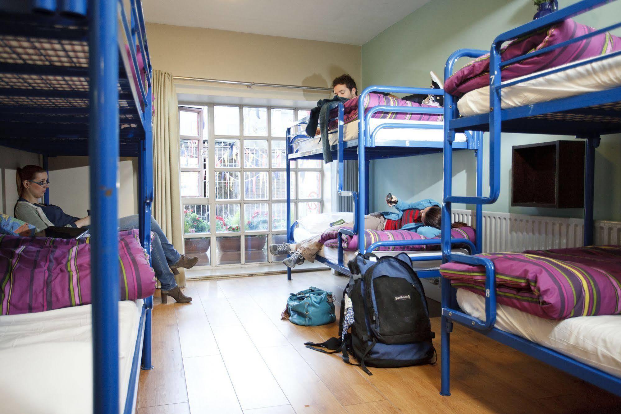 Isaacs Hostel Дублин Экстерьер фото